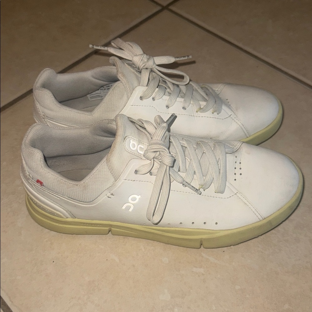 On Running THE ROGER Advantage Women’s Size 9